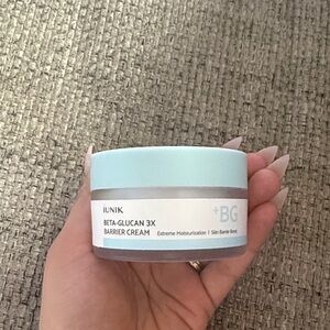 iUNIK Beta-Glucan 3X Barrier Cream - White and Blue